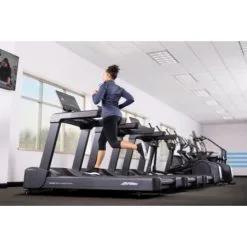 Life Fitness Aspire Treadmill, SL Console 10 Life Fitness Aspire Treadmill, SL Console -Fitness udstyr Butik aspire treadmill female exerciser running 0653